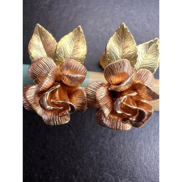 Vintage Krementz Rose and yellow gold tone Flower Leaf Screw Back Earrings - Picture 12 of 16